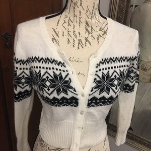 Forever 21 White and Black Patterned Sweater